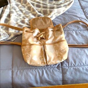 a cute heart bag lots of slots and super nice